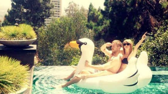 Calvin Harris 'estalla' en Twitter contra Taylor Swift