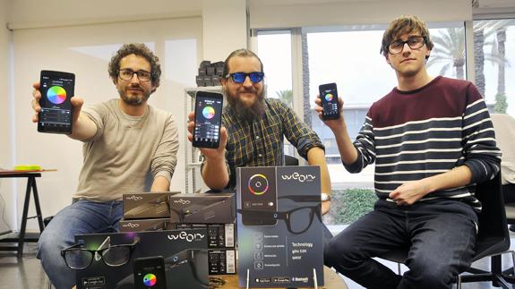 Una empresa lanza unas gafas de sol capaces de hacer 'selfies'