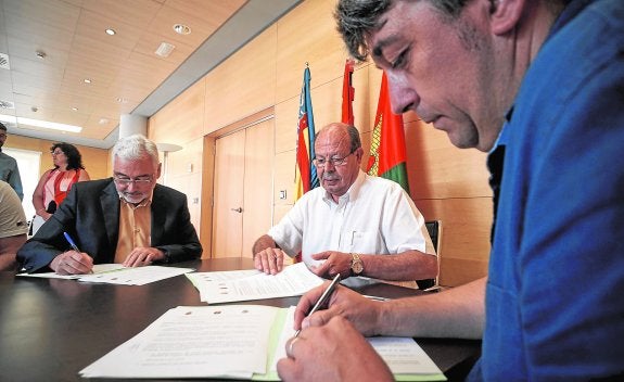 Los municipios del litoral se alían en un pacto encaminado a fomentar el empleo