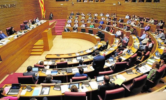 Les Corts aprueba la ley de la nueva RTVV con el frente judicial sin resolver