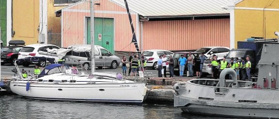 Interceptan un velero atiborrado con 8.000 kilos de hachís frente a la costa de Cartagena