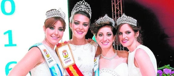 Las reinas y damas inician las fiestas