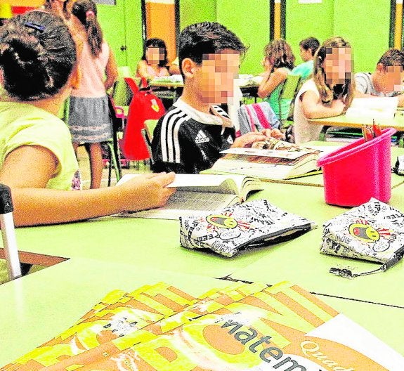 Educación dará 100 euros por alumno para comprar los nuevos libros por la Lomce