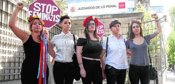 Juicio a Femen por irrumpir en una marcha 'provida'