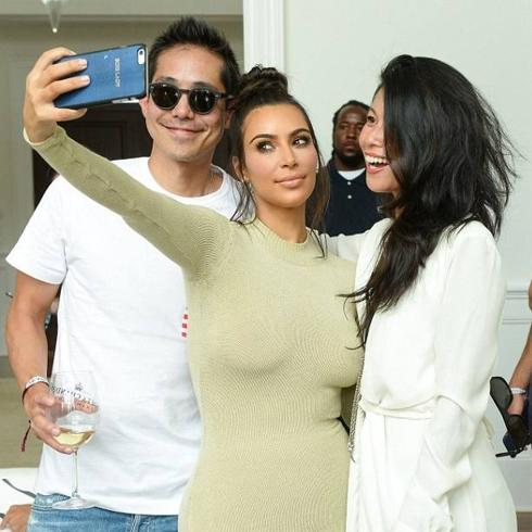 Kim Kardashian se embolsa 70.000 dólares por posar con fans en los Hampstons