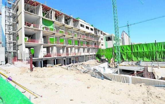 Costas multa con 80.000 euros a la firma del hotel de Arenales por obras irregulares