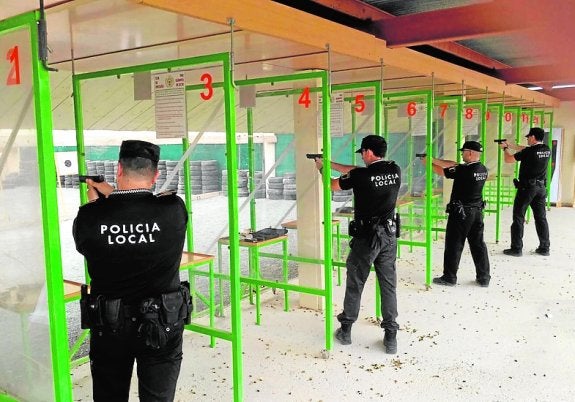 Prácticas de tiro policial en Catral