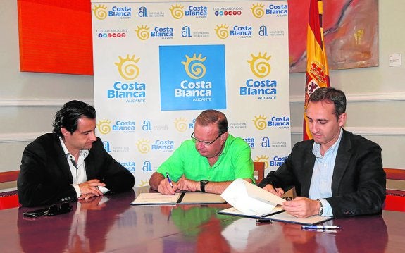 La Diputación colaborará con el Club Náutico para organizar el Open de Remo