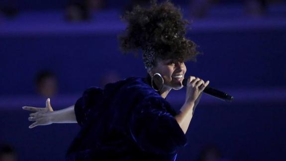 Alicia Keys canta a la unión para que los seguidores de Sanders apoyen Hillary Clinton