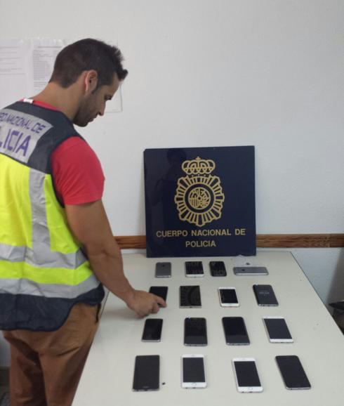 Detenidos los cabecillas de una red que vendía móviles robados