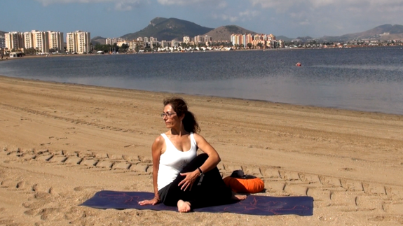 'Ardha mastyendrasana' purifica el organismo