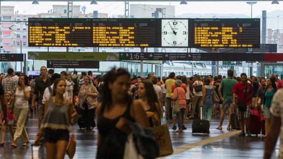 Renfe ofrece 375.000 plazas en Alta Velocidad y Larga Distancia en Alicante