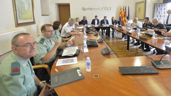 Un millar de personas velará por la seguridad en las fiestas de Elche