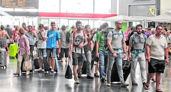 Renfe oferta este mes 375.000 plazas de Euromed, AVE y Talgo desde Alicante