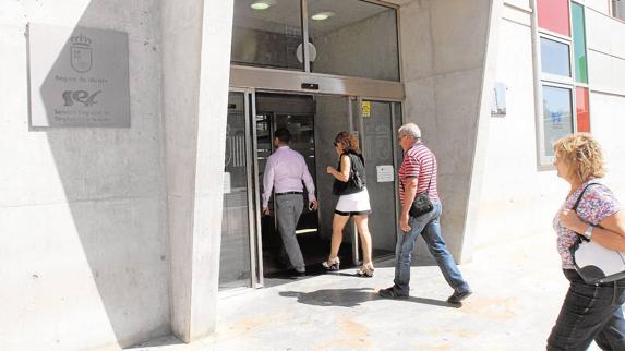 El paro baja en 2.088 personas en julio en la Región