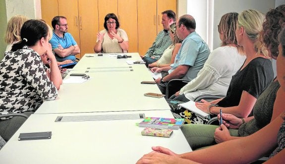 Ofensiva municipal contra el cierre de la Agencia Local y el Patronato de Escuelas