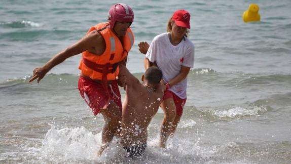 Cruz Roja ha realizado 151 rescates en la Comunitat este verano
