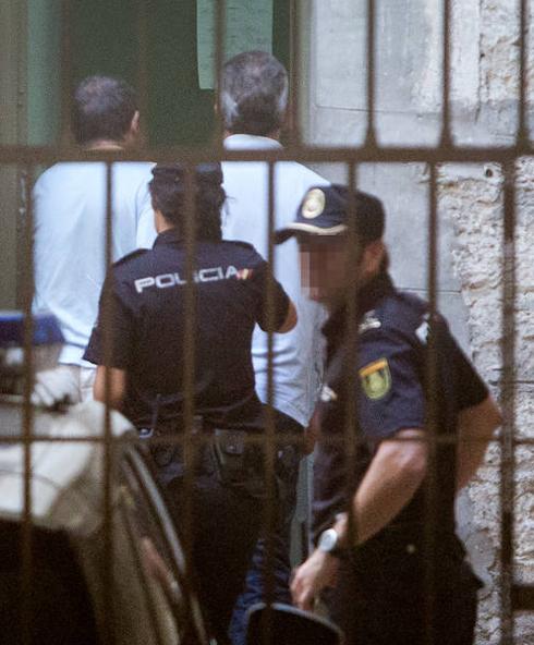 Encarcelan al acusado de quemar la casa de su pareja