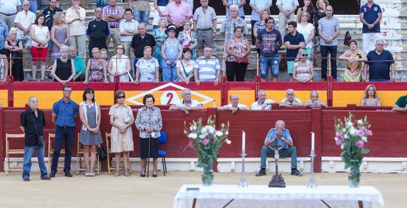 Misa de 'nazareno y oro' para Canito