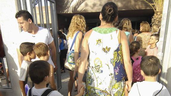 La vuelta al 'cole' costará a las familias entre 165 y 1.595 euros por alumno