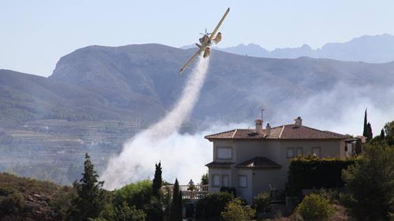 Controlado el incendio forestal en Xàbia