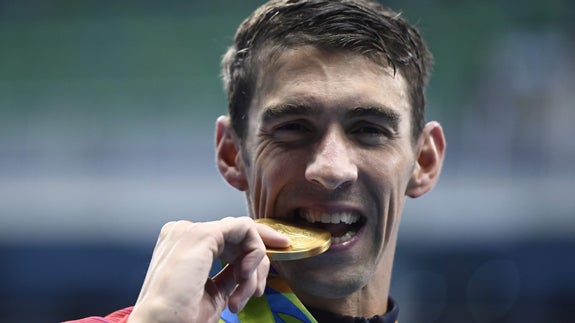 Phelps es (21 veces) de oro