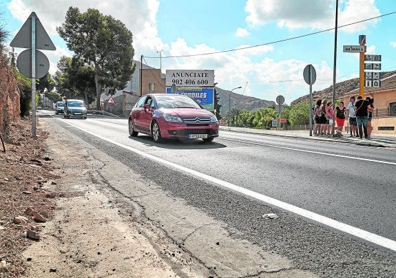 Vecinos de Ciudad Jardín reclaman pasos peatonales que permitan cruzar la N-340