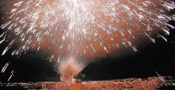 Majestuoso broche a la Nit de l'Albà