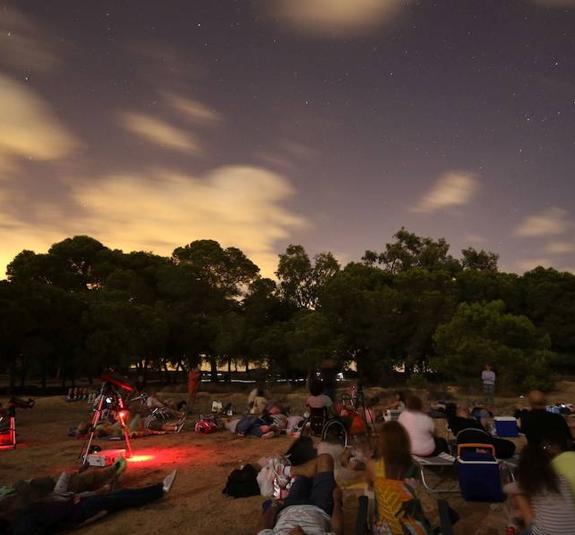 La lluvia de estrellas se disfruta en La Mata