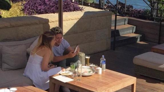 Niall Horan, de One Direction, visto con una misteriosa rubia