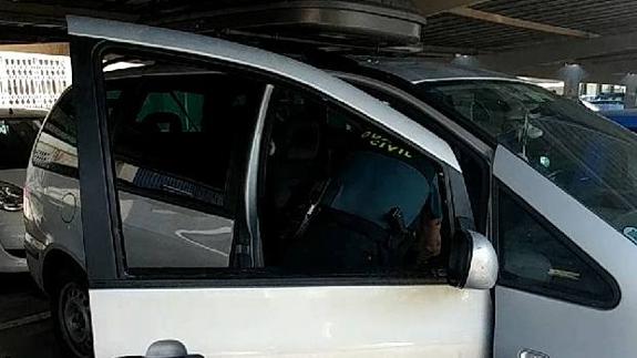 Detenido el padre del bebé encontrado inconsciente dentro de un coche