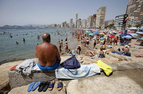 Benidorm aumenta las pernoctaciones a pesar de la caída del cliente nacional