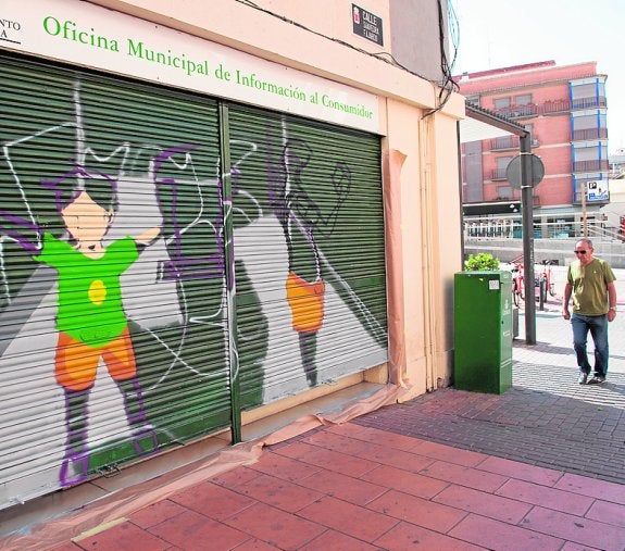 Fomento anima a pintar las puertas de los garajes con grafitis decorativos