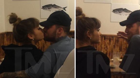 Ariana Grande y Mac Miller, pillados besándose en un restaurante