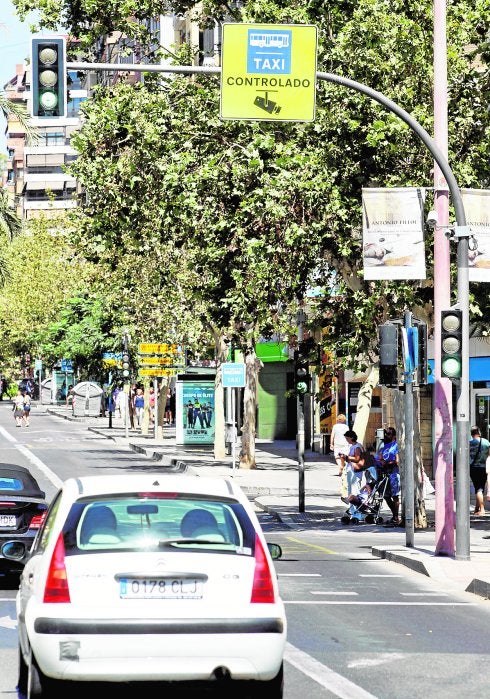Las cámaras para vigilar el carril bus de Federico Soto no pueden multar