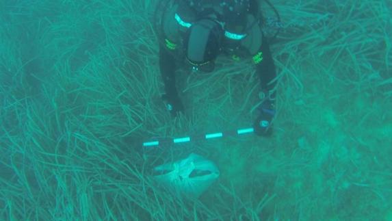 Hallan más huesos envueltos en otra sábana en aguas de Calpe