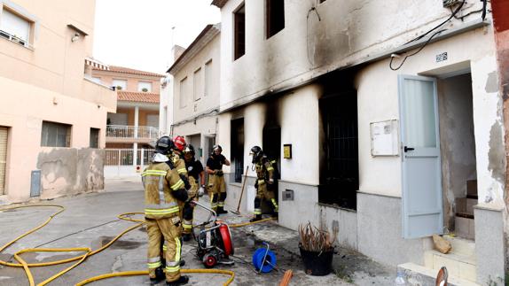 Desalojan una vivienda en Aljucer por un incendio