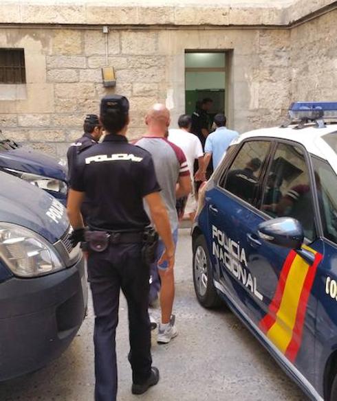 Arrestado por estafar 5.000 euros con ofertas de alquileres de viviendas que no existían en Benidorm