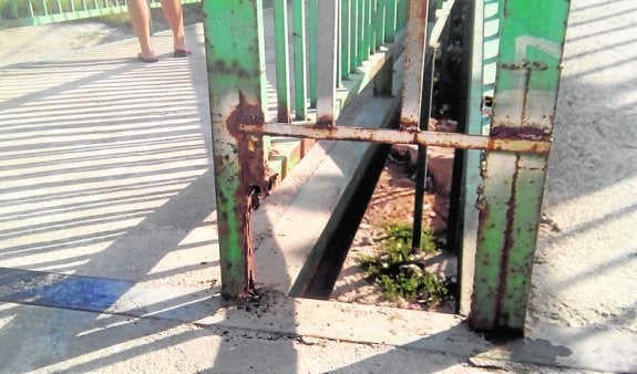 C's reclama mejoras en la pasarela de la estación