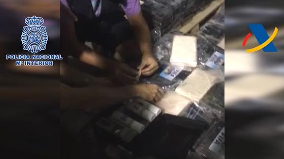 Intervienen casi una tonelada de 'coca' oculta en cajas de bananas