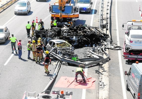 La falta de inversión vial y la antigüedad de los coches disparan los accidentes
