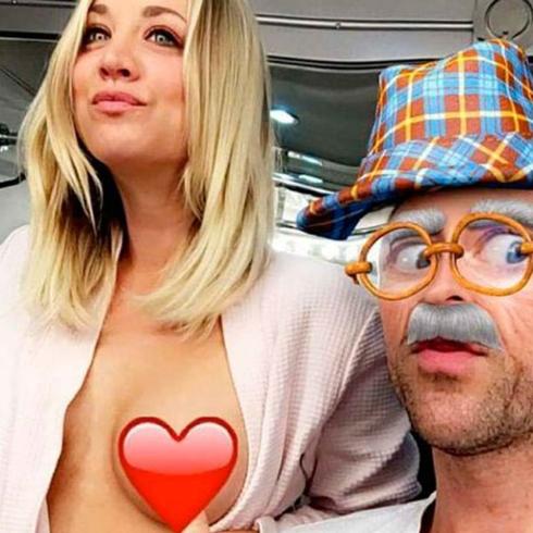 Kaley Cuoco muestra un pecho en Snapchat