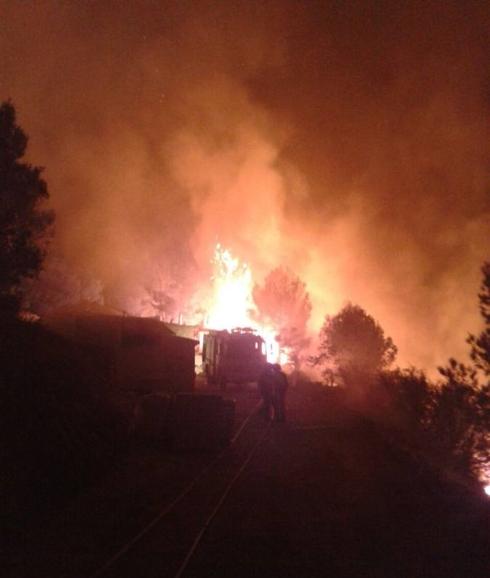 Mejora la evolución del incendio de Bolulla, que comenzó en una barbacoa