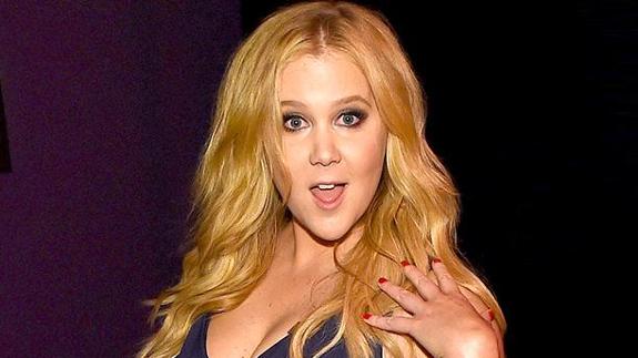 Amy Schumer echa a un asistente a su show por gritarle que «enseñe las tetas»