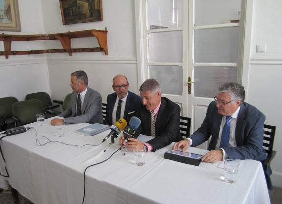 El presidente de los Realistas presenta su equipo para dirigir los Moros y Cristianos