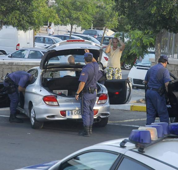 Detienen a un menor y a sus padres por apuñalar a un hombre en un bar de Alicante