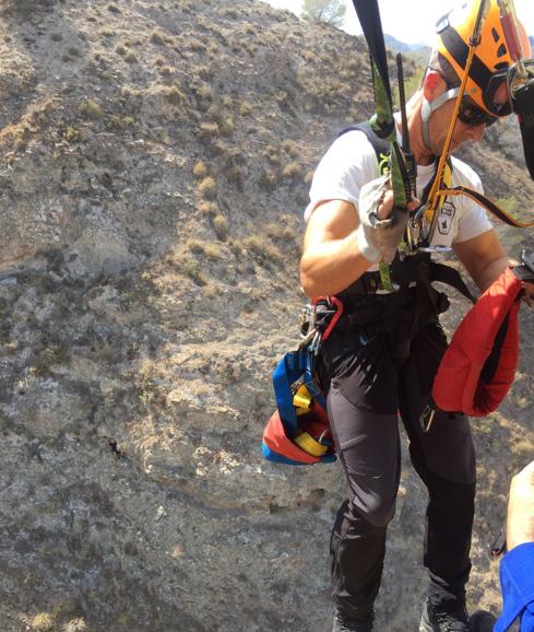 Rescatan a un senderista atrapado en un monte de Torreagüera