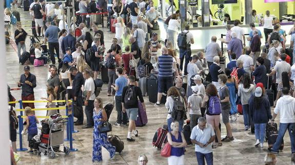 El tráfico de pasajeros en el aeropuerto crece un 17,1% en julio