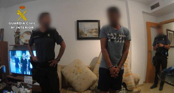 Detenido por alojar a un camello que le pagaba en dosis de 'coca'