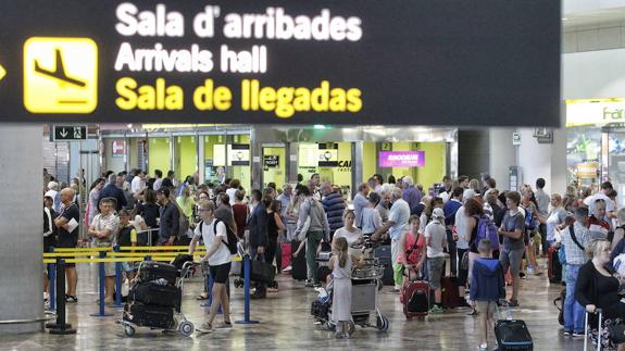 El aeropuerto de El Altet bate récords en agosto con 48.000 viajeros al día